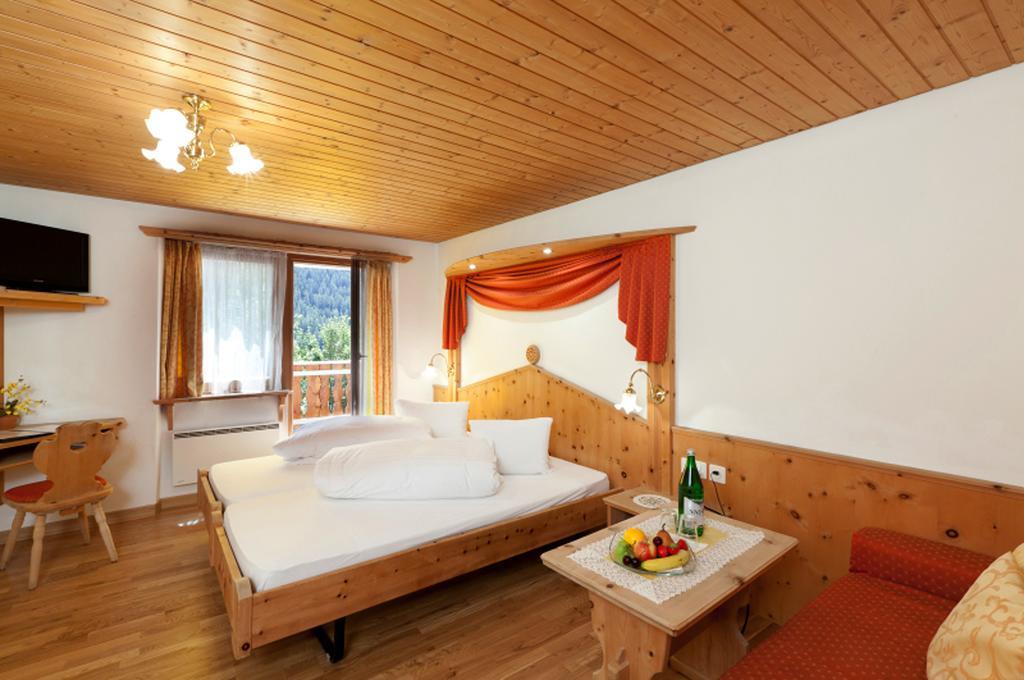 Hotel Astras Скуоль Экстерьер фото