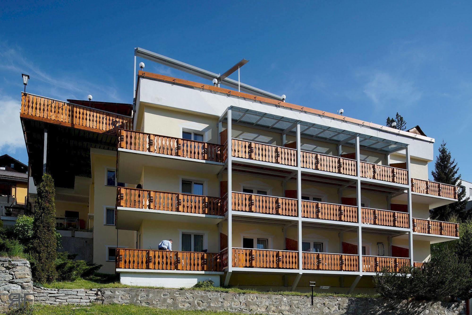 Hotel Astras Скуоль Экстерьер фото
