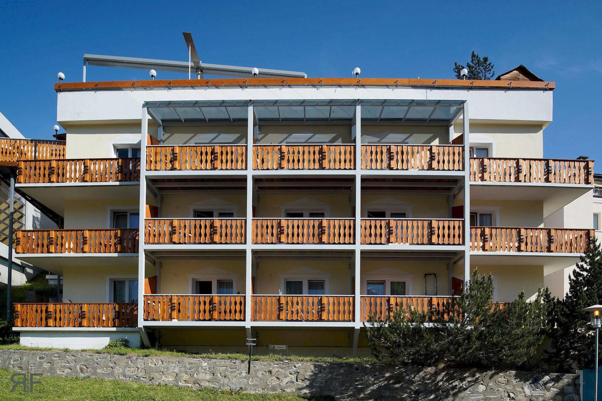 Hotel Astras Скуоль Экстерьер фото