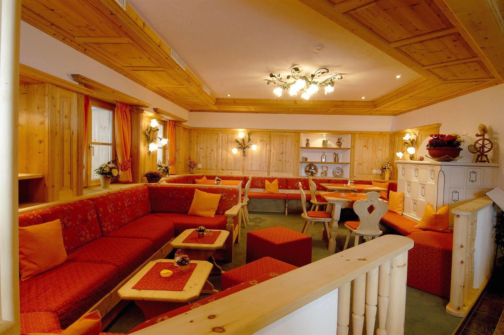 Hotel Astras Скуоль Экстерьер фото