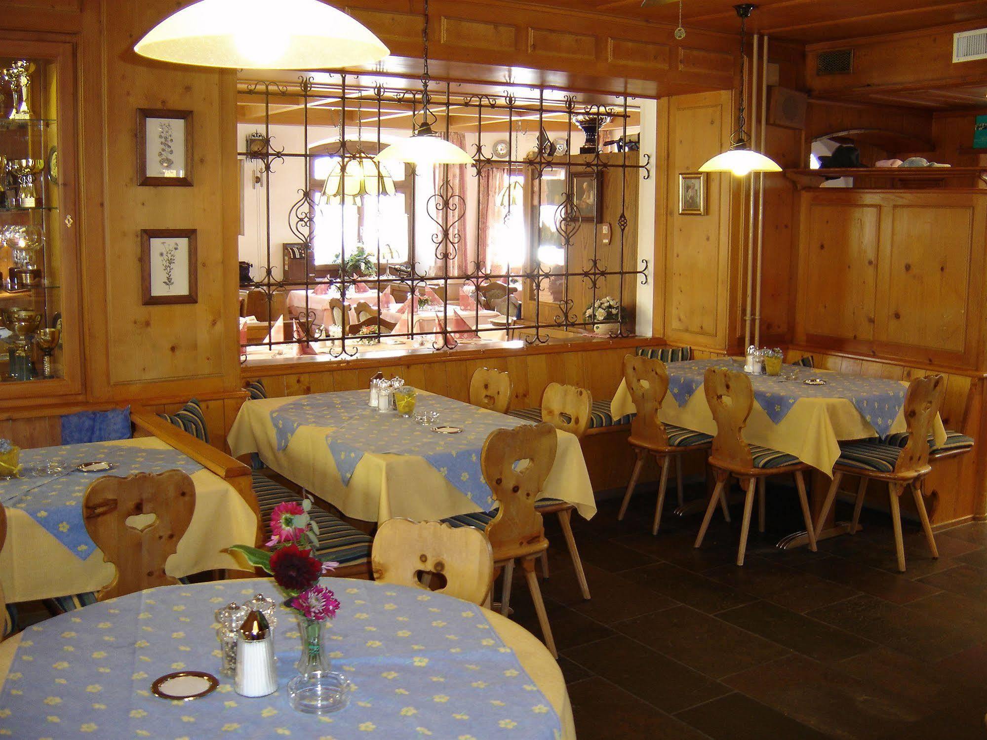 Hotel Astras Скуоль Экстерьер фото